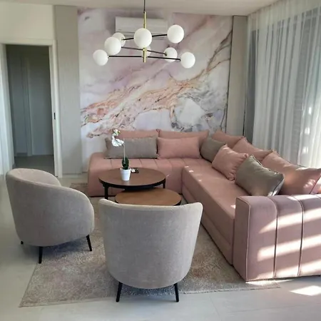 Three-bedroom Penthouse With Infinity Pool The Skyview Penthouse - S4 * Kožino