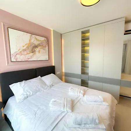 Daire Three-bedroom Penthouse With Infinity Pool The Skyview Penthouse - S4 Kožino