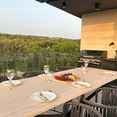 Daire Three-bedroom Penthouse With Infinity Pool The Skyview Penthouse - S4