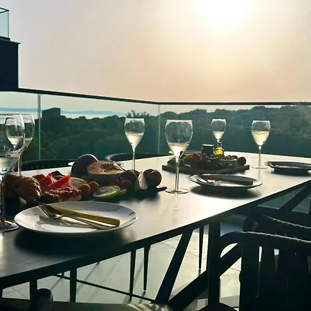 Daire Three-bedroom Penthouse With Infinity Pool The Skyview Penthouse - S4 *