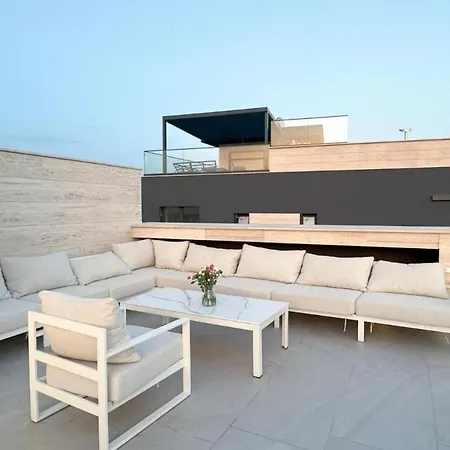 Three-bedroom Penthouse With Infinity Pool The Skyview Penthouse - S4 Appartamento