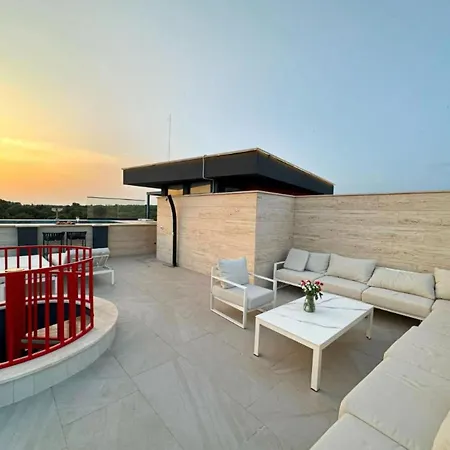Appartamento Three-bedroom Penthouse With Infinity Pool The Skyview Penthouse - S4 *