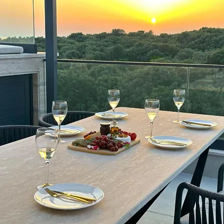 Three-bedroom Penthouse With Infinity Pool The Skyview Penthouse - S4 Appartamento