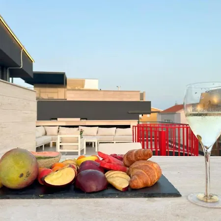 Three-bedroom Penthouse With Infinity Pool The Skyview Penthouse - S4 *