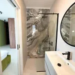 شقة Three-bedroom Penthouse With Infinity Pool The Skyview Penthouse - S4