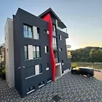 Three-bedroom Penthouse With Infinity Pool The Skyview Penthouse - S4 شقة Kožino