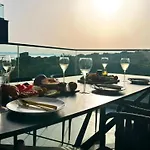شقة Three-bedroom Penthouse With Infinity Pool The Skyview Penthouse - S4 *