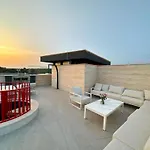 شقة Three-bedroom Penthouse With Infinity Pool The Skyview Penthouse - S4 *