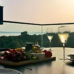 شقة Three-bedroom Penthouse With Infinity Pool The Skyview Penthouse - S4 Kožino