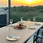Three-bedroom Penthouse With Infinity Pool The Skyview Penthouse - S4 شقة